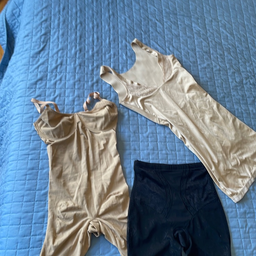 Three fajas size M and L